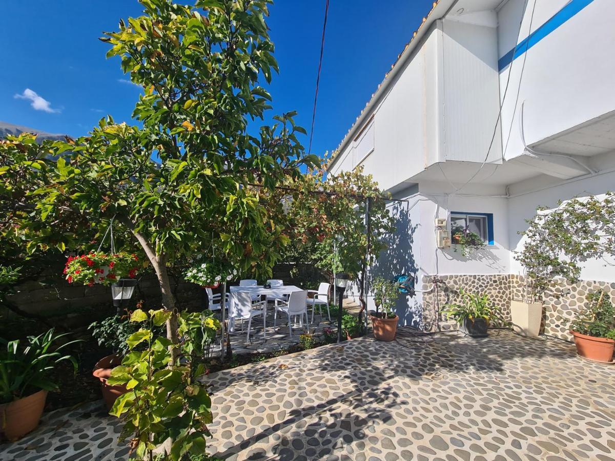 Guest House Krishen Përmet Exteriör bild