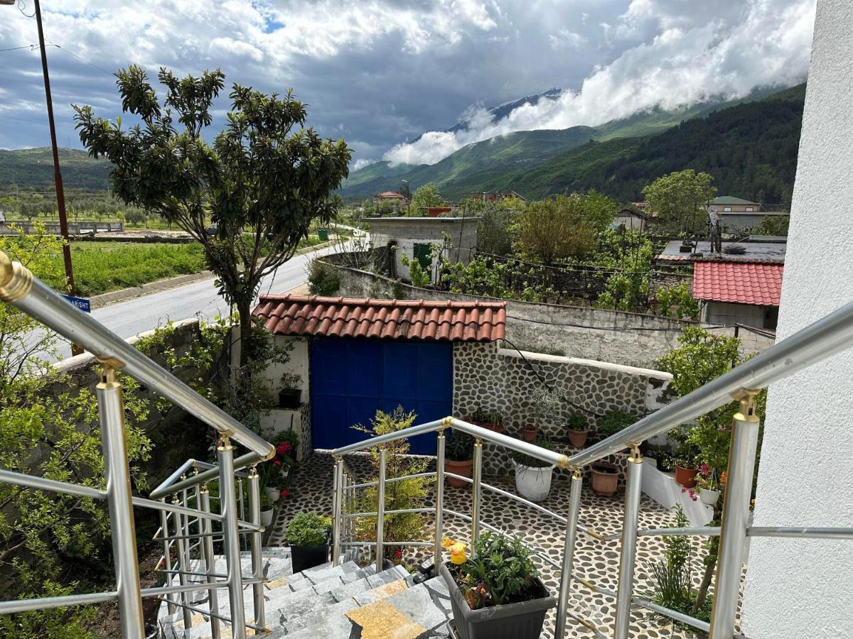 Guest House Krishen Përmet Exteriör bild